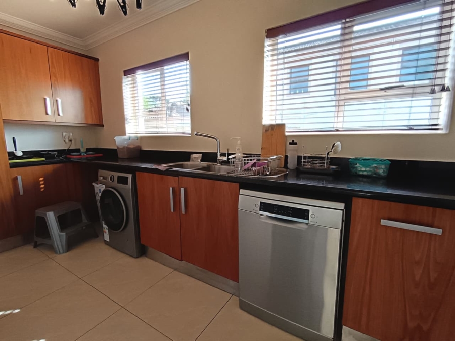 5 Bedroom Property for Sale in Lovemore Heights Estate Eastern Cape